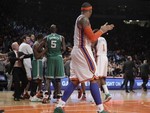 Garnett Shoves Knicks' Walker After