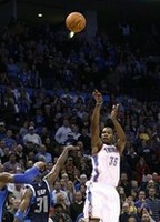Durant Hits Game-Winning 3-Pointer 