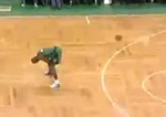 Garnett Long Snaps the Ball to Rond