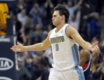 Gallinari Hits 3-Pointer While Fall