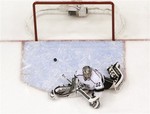 Coyotes' Morris Scores From Center 