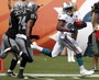 Reggie Bush Breaks Tackles, Scores