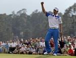 Tianlang Guan Drains Putt for Birdi