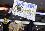 Bruins Fans Sing National Anthem